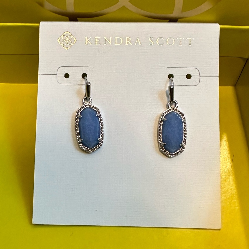 NWOT Kendra Scott Lee Stud in Blue Glow in the Dark